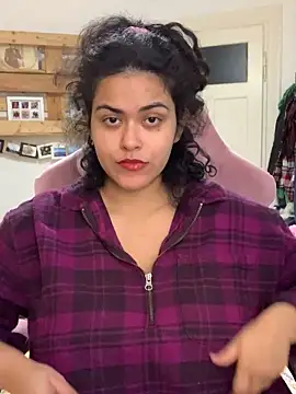 Curvydesifromgermany online show from November 6, 2025, 1:23 pm