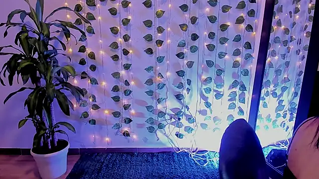 mariiana-diaz online show from February 12, 2025, 3:49 pm