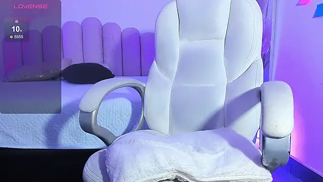 Haanna   online show from February 13, 2025, 10:43 pm