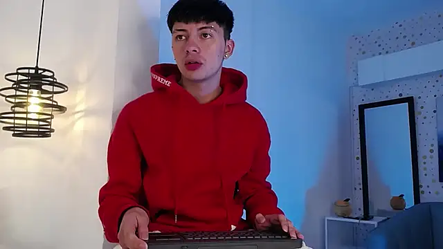 Steev Novoa online show from March 5, 2025, 10:55 am