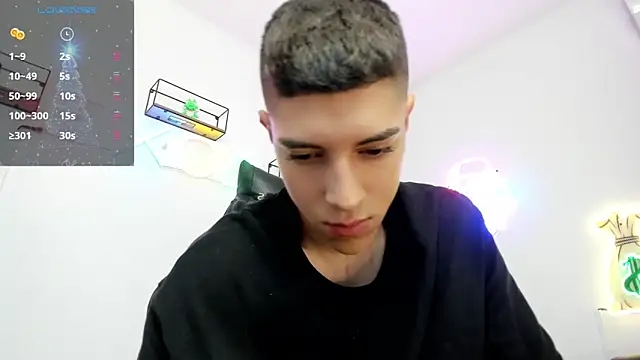 Snapshot of Dei_v_48 chatting on December 7, 2024, 8:27 pm Dei v 48 online show from December 7, 2024, 8:27 pm