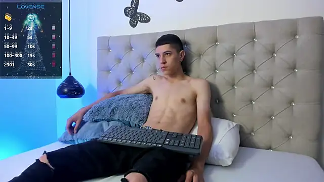 Snapshot of Dei_v_48 chatting on December 13, 2024, 9:09 pm Dei v 48 online show from December 13, 2024, 9:09 pm