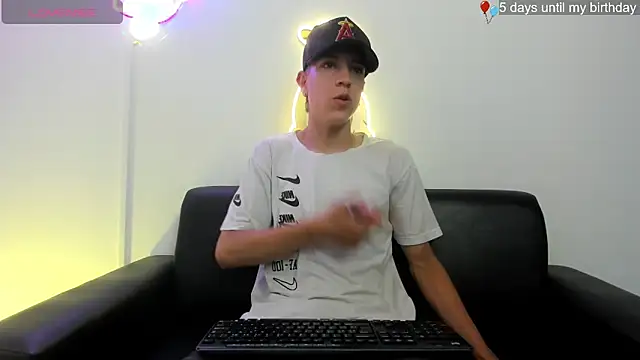 Snapshot of Dei_v_48 chatting on January 14, 2025, 8:15 pm Dei v 48 online show from January 14, 2025, 8:15 pm