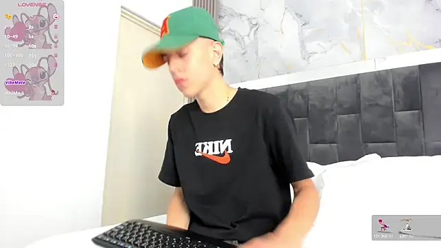 Snapshot of Dei_v_48 chatting on January 20, 2025, 7:57 pm Dei v 48 online show from January 20, 2025, 7:57 pm