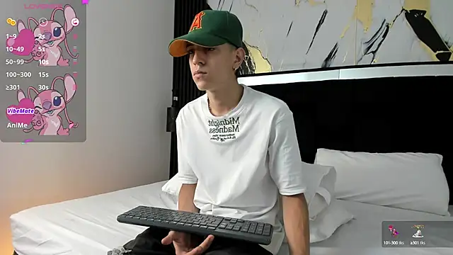 Snapshot of Dei_v_48 chatting on January 21, 2025, 10:30 pm Dei v 48 online show from January 21, 2025, 10:30 pm