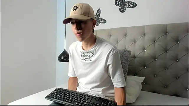 Snapshot of Dei_v_48 chatting on February 10, 2025, 7:28 pm Dei v 48 online show from February 10, 2025, 7:28 pm