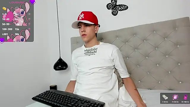 Snapshot of Dei_v_48 chatting on March 1, 2025, 3:53 am Dei v 48 online show from March 1, 2025, 3:53 am