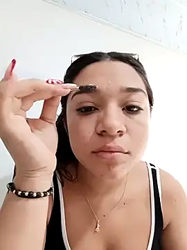 -VICKKY online show from December 15, 2025, 1:37 pm