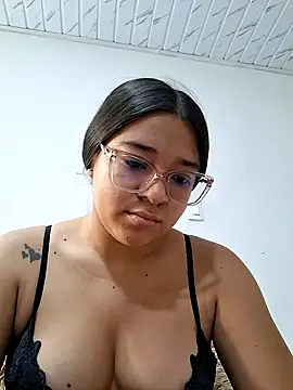 -VICKKY online show from June 6, 2026, 2:44 pm
