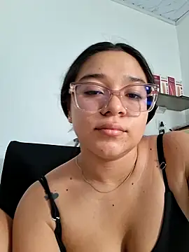 -VICKKY online show from June 9, 2026, 7:25 pm