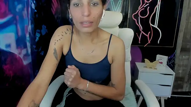 ImCrazzy online show from February 4, 2025, 1:38 pm