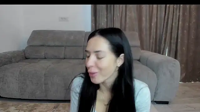 Emmapmg online show from September 29, 2025, 8:08 am