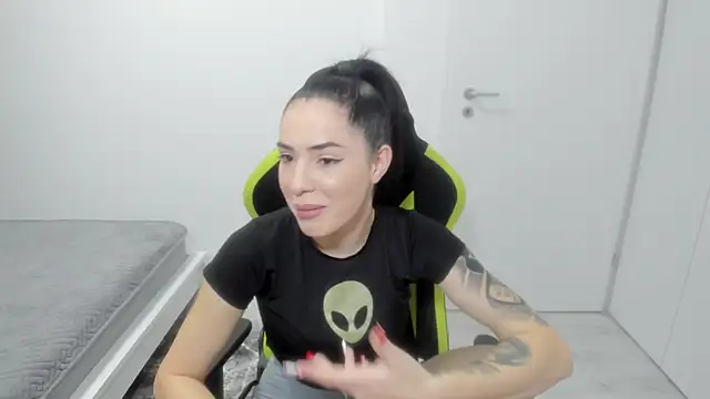 Emmapmg online show from February 17, 2026, 10:34 am