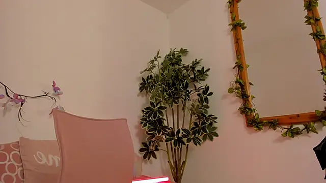 Snapshot of BonnieCute_ chatting on October 23, 2025, 12:32 am BonnieCute online show from October 23, 2025, 12:32 am