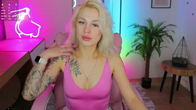 Snapshot of Crystal_Barbie chatting on February 8, 2025, 1:43 am Crystal Barbie online show from February 8, 2025, 1:43 am