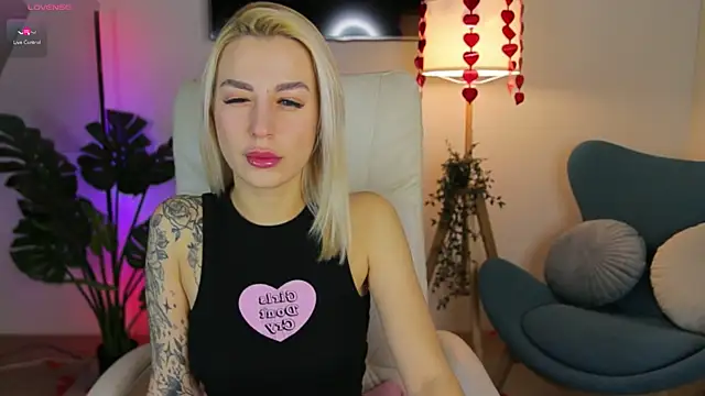 Snapshot of Crystal_Barbie chatting on February 24, 2025, 7:30 pm Crystal Barbie online show from February 24, 2025, 7:30 pm