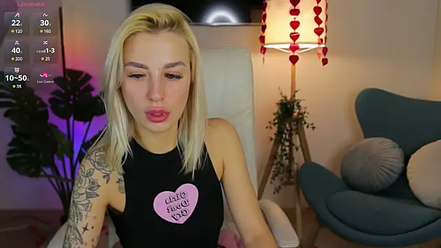 Snapshot of Crystal_Barbie chatting on February 25, 2025, 7:25 pm Crystal Barbie online show from February 25, 2025, 7:25 pm