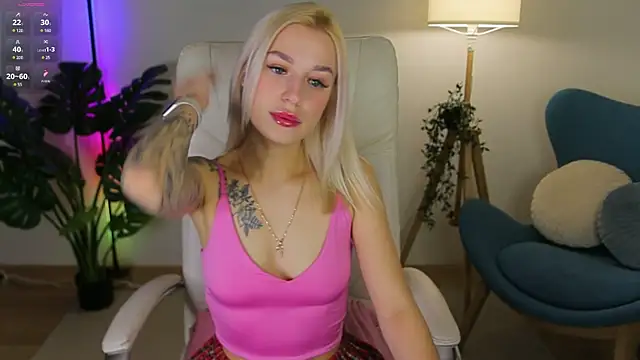 Snapshot of Crystal_Barbie chatting on March 3, 2025, 7:28 pm Crystal Barbie online show from March 3, 2025, 7:28 pm