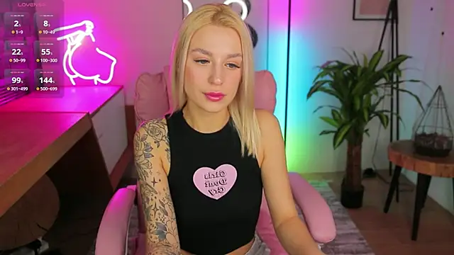 Snapshot of Crystal_Barbie chatting on March 4, 2025, 10:49 pm Crystal Barbie online show from March 4, 2025, 10:49 pm