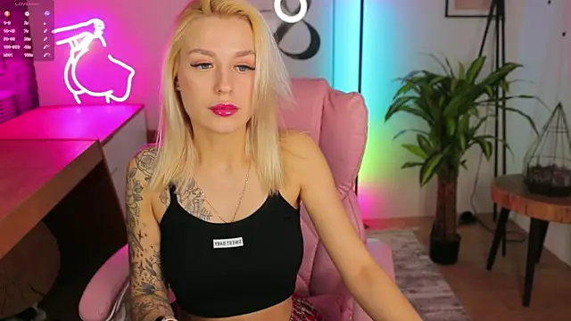 Snapshot of Crystal_Barbie chatting on March 9, 2025, 2:50 am Crystal Barbie online show from March 9, 2025, 2:50 am