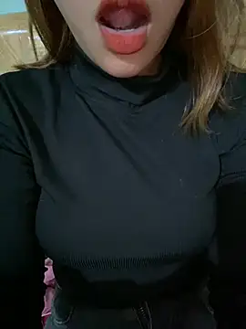 Snapshot of Sofia_xx2 chatting on February 21, 2025, 9:02 am Sofia xx2 online show from February 21, 2025, 9:02 am