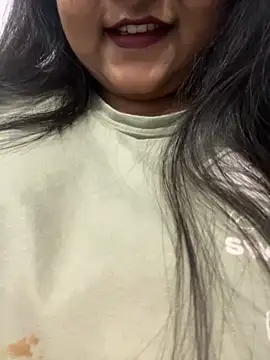 smile pretty online show from September 26, 2025, 6:01 pm