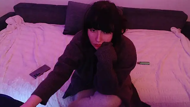 Lynylou online show from December 18, 2024, 10:02 pm