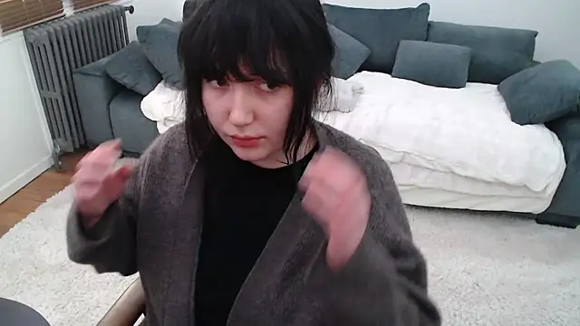 Lynylou online show from February 20, 2025, 2:24 pm