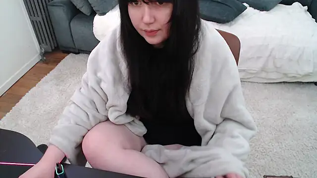 Lynylou online show from February 26, 2025, 2:03 pm