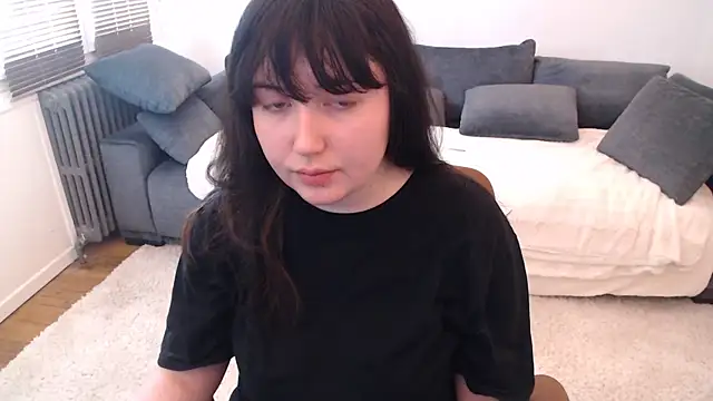 Lynylou online show from February 27, 2025, 11:41 am