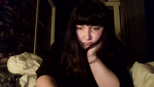 Lynylou online show from September 14, 2025, 7:35 pm