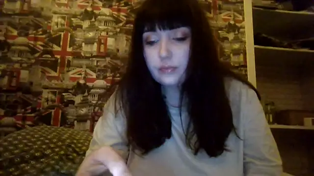 Lynylou online show from December 5, 2025, 8:16 pm