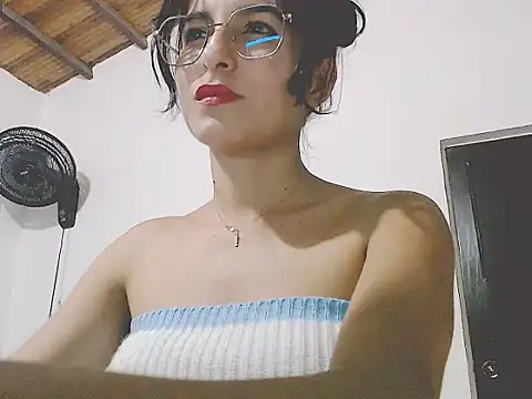 Snapshot of tifany19_ chatting on November 3, 2025, 12:24 am tifany19 online show from November 3, 2025, 12:24 am