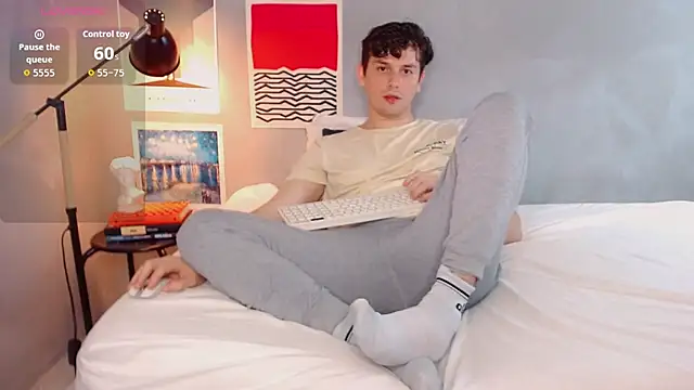 Elio555 online show from October 31, 2025, 1:17 am