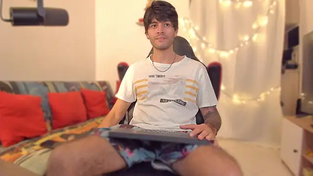 justin stark7 online show from December 16, 2025, 8:47 pm