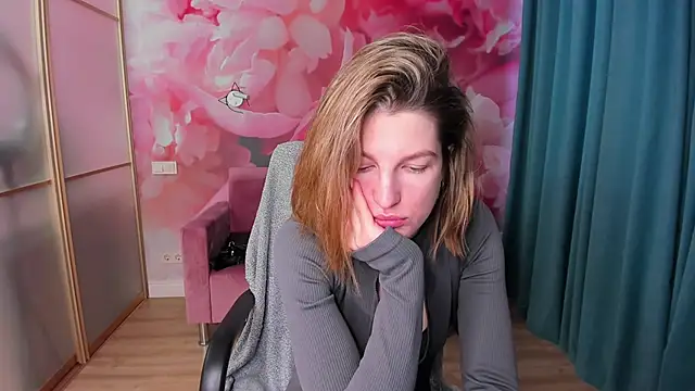 EmilyWalkeri online show from January 28, 2025, 7:53 am