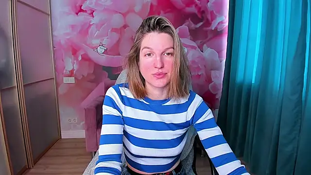 EmilyWalkeri online show from February 2, 2025, 7:41 am