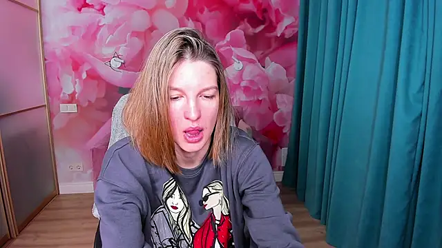 EmilyWalkeri online show from February 3, 2025, 7:51 am