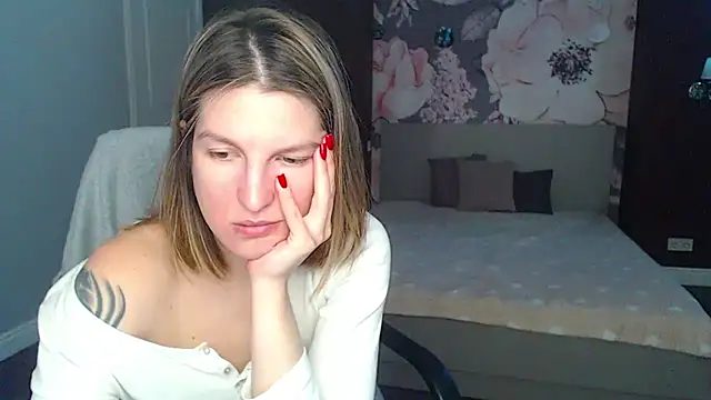 EmilyWalkeri online show from February 19, 2025, 7:50 am