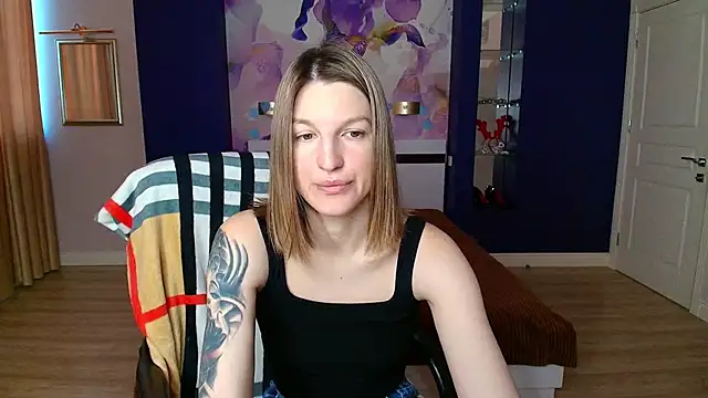 EmilyWalkeri online show from February 26, 2025, 8:04 am