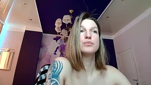 EmilyWalkeri online show from March 10, 2025, 8:15 am