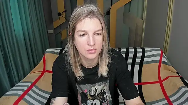 EmilyWalkeri online show from December 4, 2025, 7:06 am