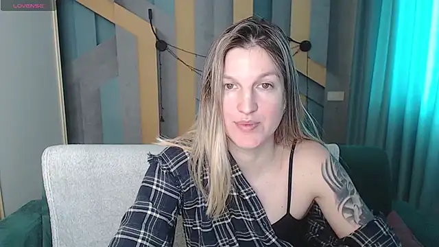 EmilyWalkeri online show from February 16, 2026, 8:21 am