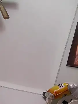 Snapshot of Rejtelmesest chatting on December 17, 2024, 12:00 pm Rejtelmesest online show from December 17, 2024, 12:00 pm