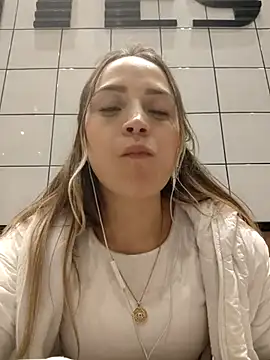 Snapshot of cindy_love2 chatting on March 6, 2025, 9:42 pm cindy love2 online show from March 6, 2025, 9:42 pm