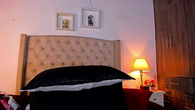 allisson m online show from April 10, 2026, 12:10 pm