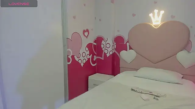 Emelyross  online show from March 16, 2025, 12:34 am