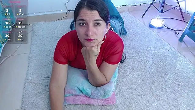 Emelyross  online show from June 9, 2026, 8:31 pm