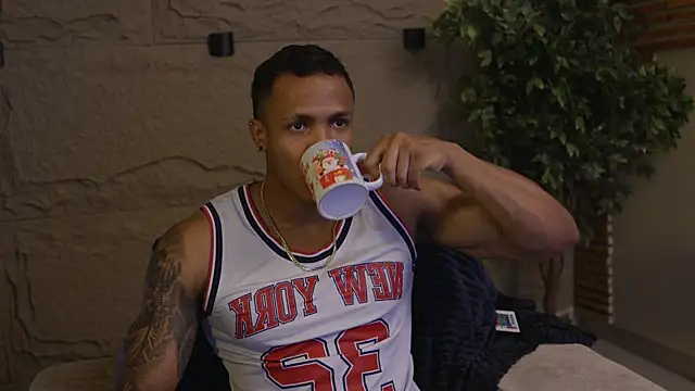 Logan Varela online show from October 3, 2025, 12:35 pm