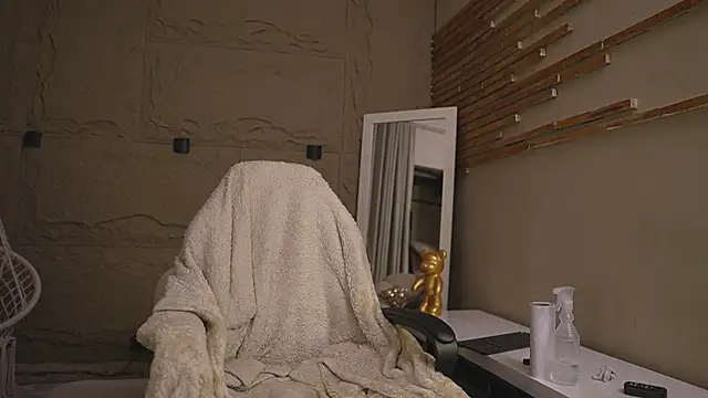 Logan Varela online show from March 2, 2026, 1:51 pm